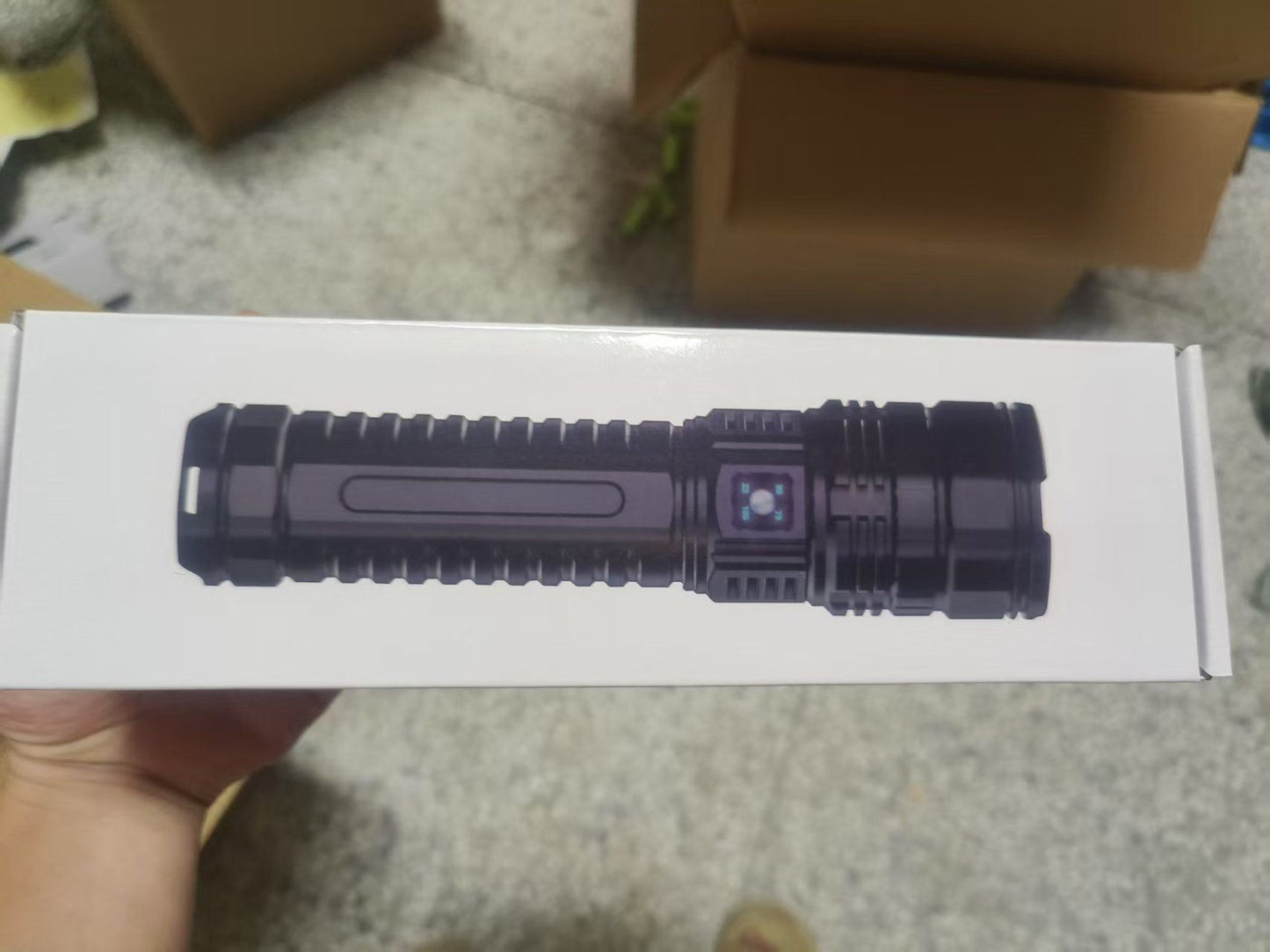 Kraftfull Ficklampa 1500W – Uppladdningsbar & Vattentät IP65